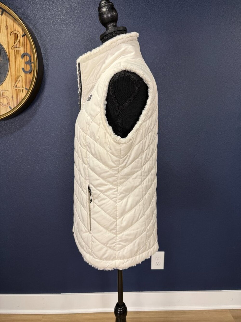 The North Face White Sherpa Lined Puffer Vest | M - Picture 3 of 8